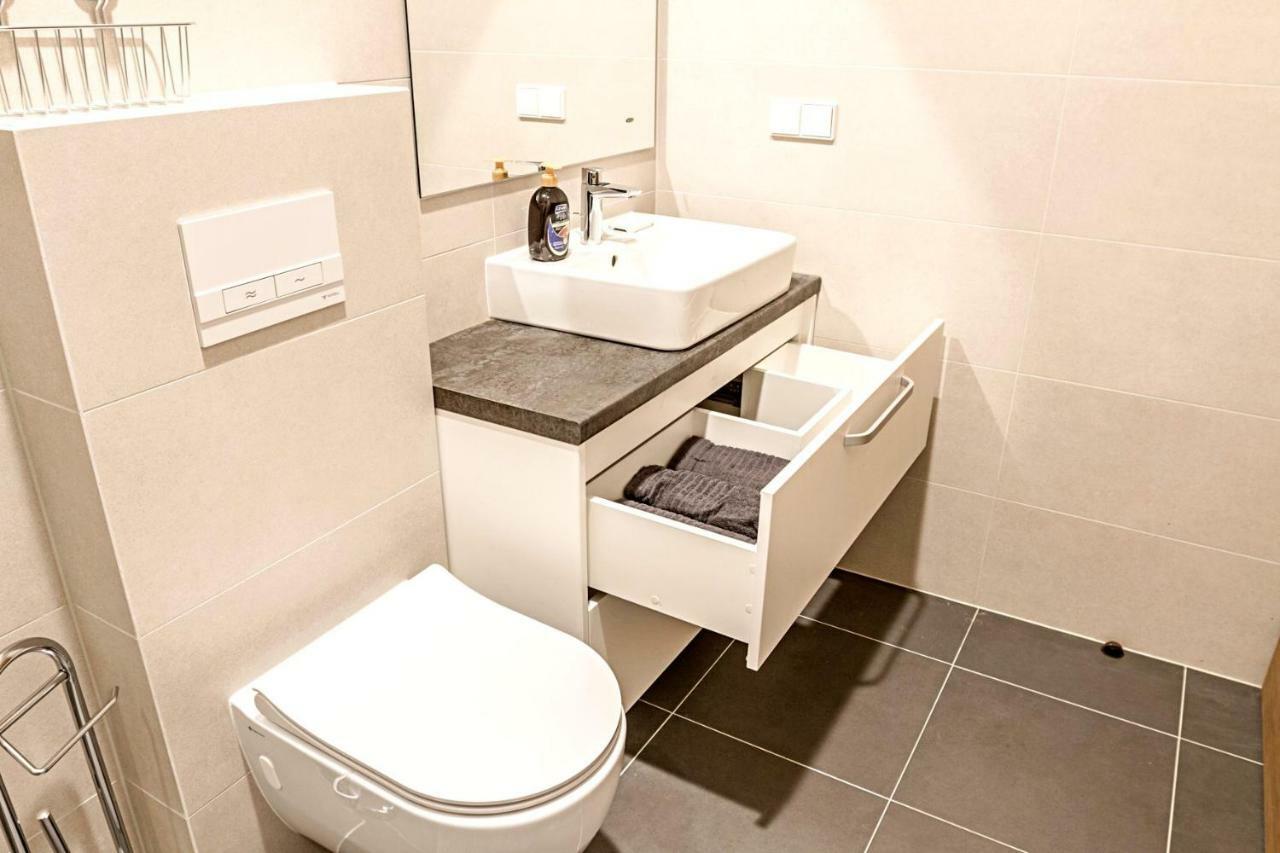 קובנה Modern 1Bd Apartment In Old Town By Hostlovers מראה חיצוני תמונה