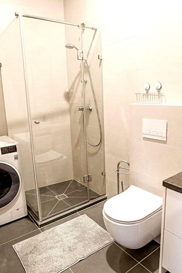 קובנה Modern 1Bd Apartment In Old Town By Hostlovers מראה חיצוני תמונה